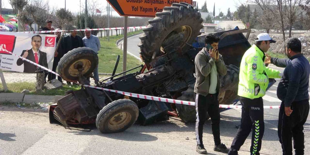 Otomobille Çarpışan Traktör Devrildi: 1 Ağır Yaralı