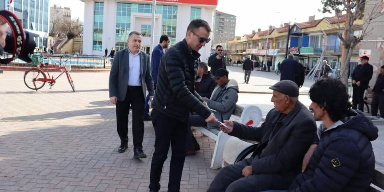 Kaymakam Ve Başkan Broşür Dağıtıp Bağımlılığa Dikkat Çekti