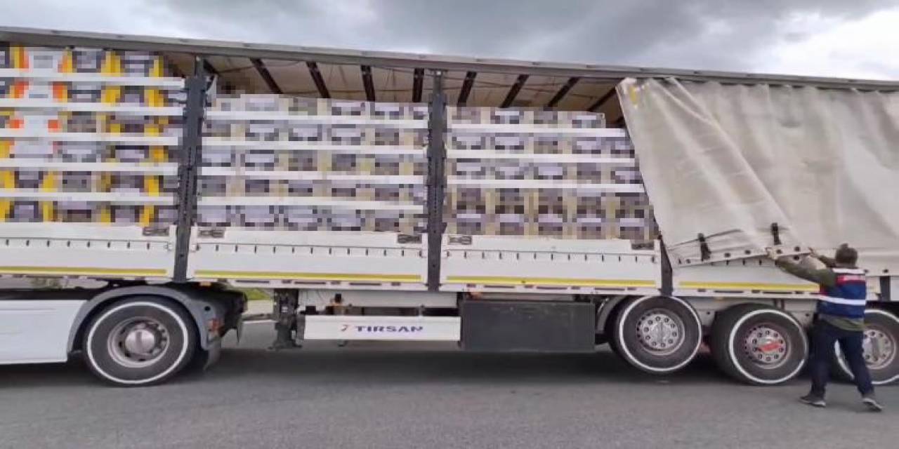 İzmir’de 10 Milyon 350 Bin Adet Sahte Bandrollü Makaron Ele Geçirildi