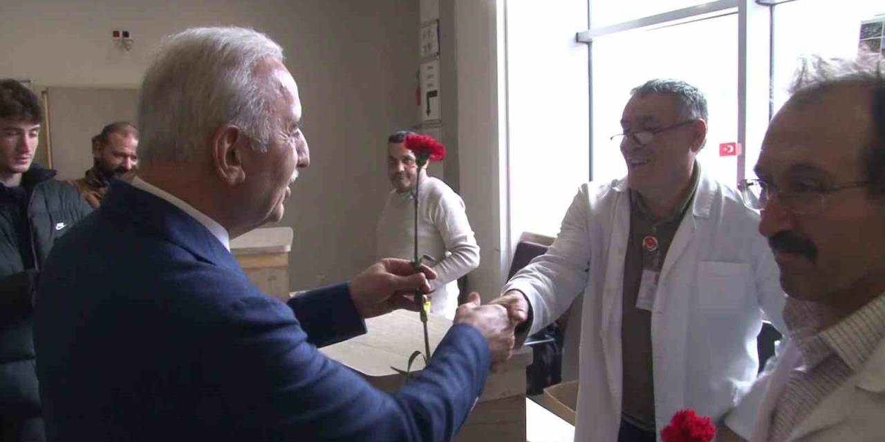 Ümraniye Belediye Başkanı Yıldırım Sağlık Çalışanlarının Tıp Bayramı’nı Kutladı