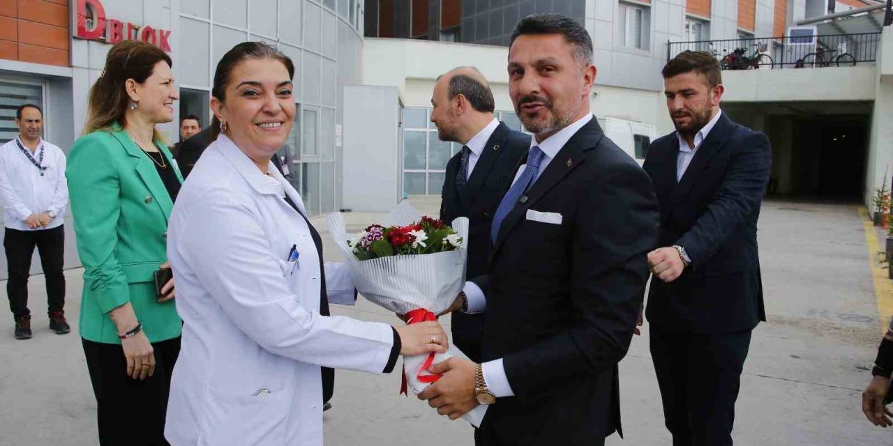 Yüzügüllü Sağlık Çalışanlarının 14 Mart Tıp Bayramı’nı Kutladı