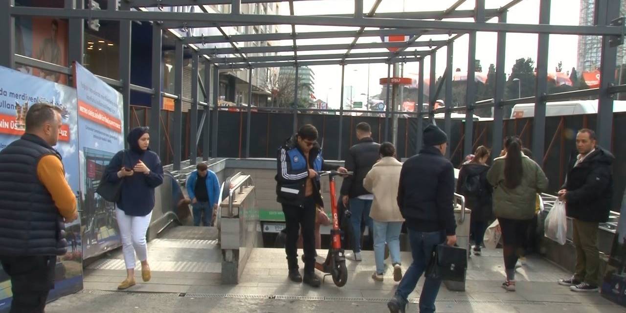 Mecidiyeköy Metroda Bir Kişi Raylara Atlayarak İntihar Etti