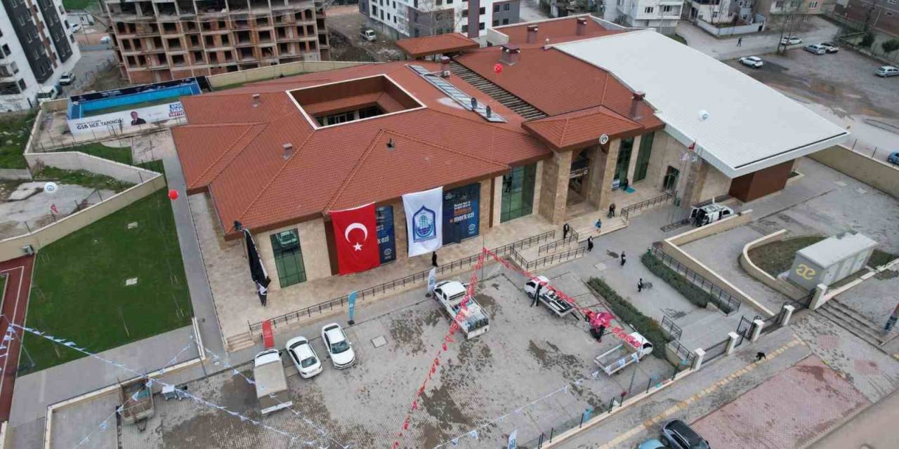 Bakan Bak, Bursa’da Yıldırım Gençlik Merkezi’nin Açılışına Katıldı