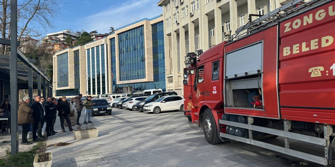Zonguldak Adliyesi’nde Çıkan Yangın Paniğe Neden Oldu