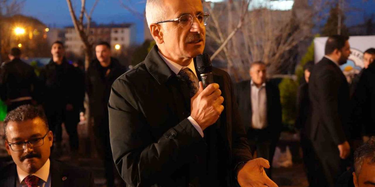 Bakan Uraloğlu, Iğdır’da Esnafı Ziyaret Etti, Vatandaşlarla İftar Yaptı