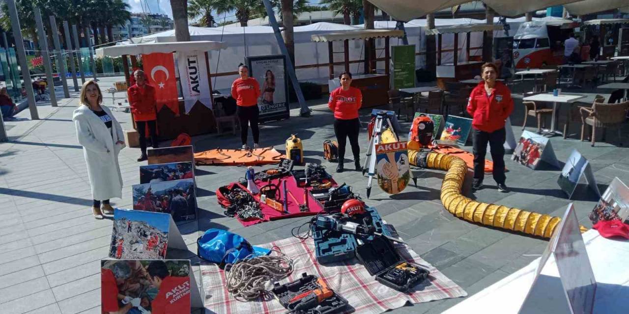 Akut Kuşadası Ekibi Fotoğraf Sergisi Açtı