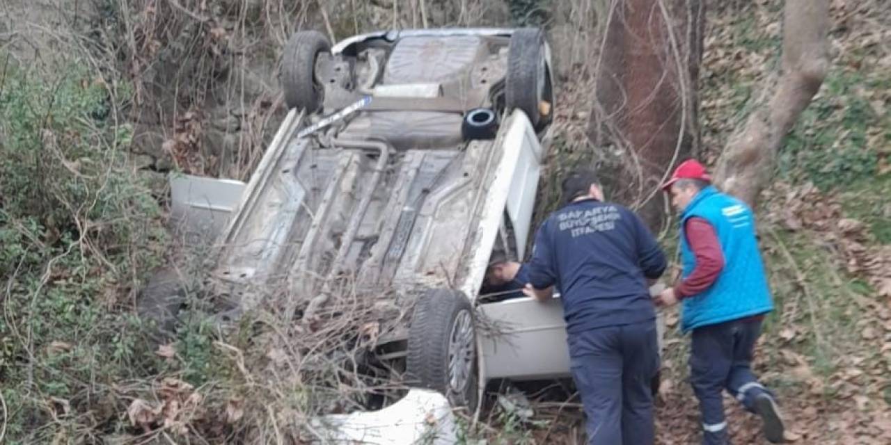 Sakarya’da Otomobil Şarampole Yuvarlandı: 5 Yaralı