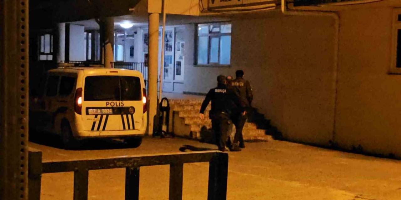 Kavga Ettiği Kişiye Benzetti, Tüfekle Rehin Aldı