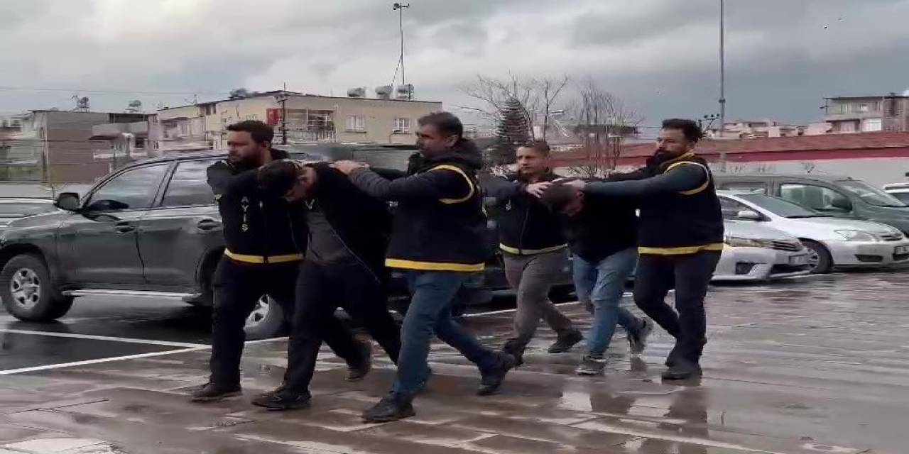 Silahla Rehin Alıp, Mobil Uygulamadan 200 Bin Tl Gasp Eden 2 Kişi Tutuklandı