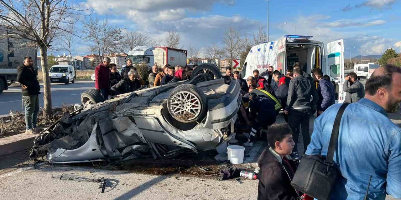 Ağaca Çarpıp Devrilen Otomobil Sürücüsü Hayatını Kaybetti