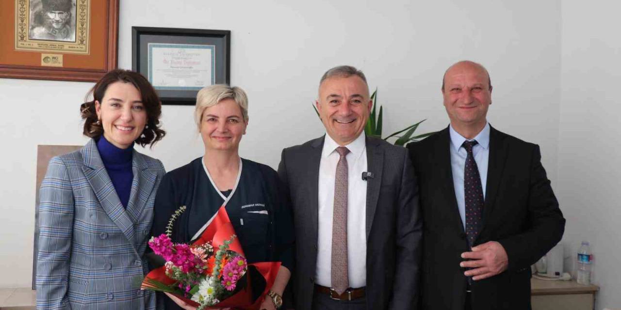 Sesli Ve Ekibine Sağlıkçılardan Sıcak Karşılama