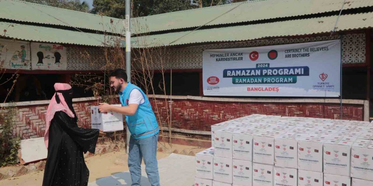 Tdv’den Arakanlı Müslümanlara 10 Bin İftar Paketi Yardımı