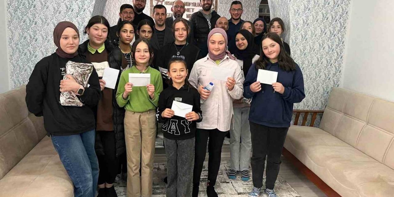 Hisarcık’ta Ezbere Şiir Okuma Yarışmasında Dereceye Giren Öğrenciler Ödüllendirildi