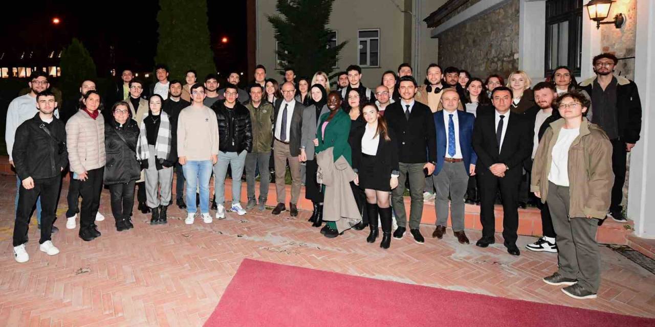 Rektör Erdal Öğrencilerle İftar Sofrasında Buluştu