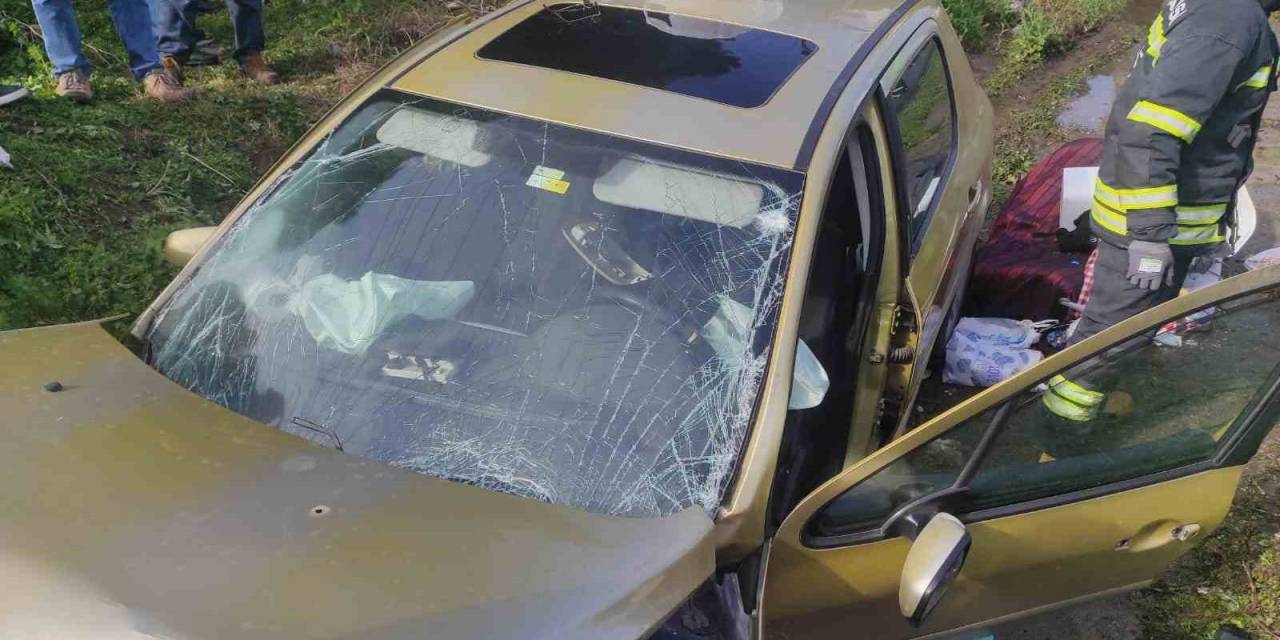 Manisa’da Otomobil Menfeze Çarptı: 2 Ağır Yaralı