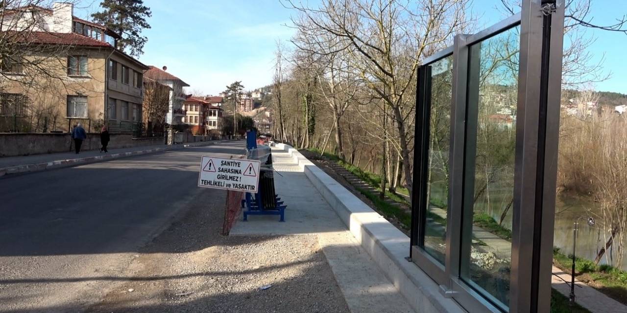 Bartın’da Sele Karşı Camdan Duvar Örülüyor