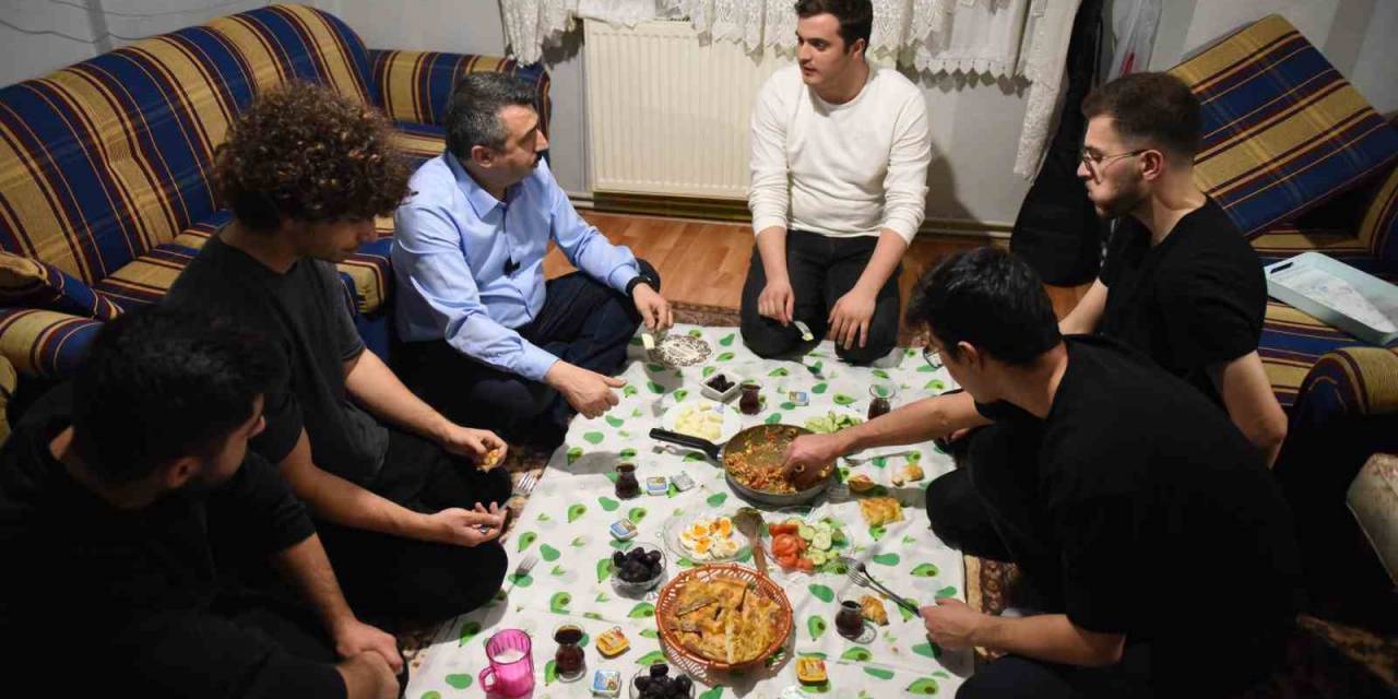 Yıldırım Belediye Başkanı Oktay Yılmaz, Sahuru Gençlerle Yaptı