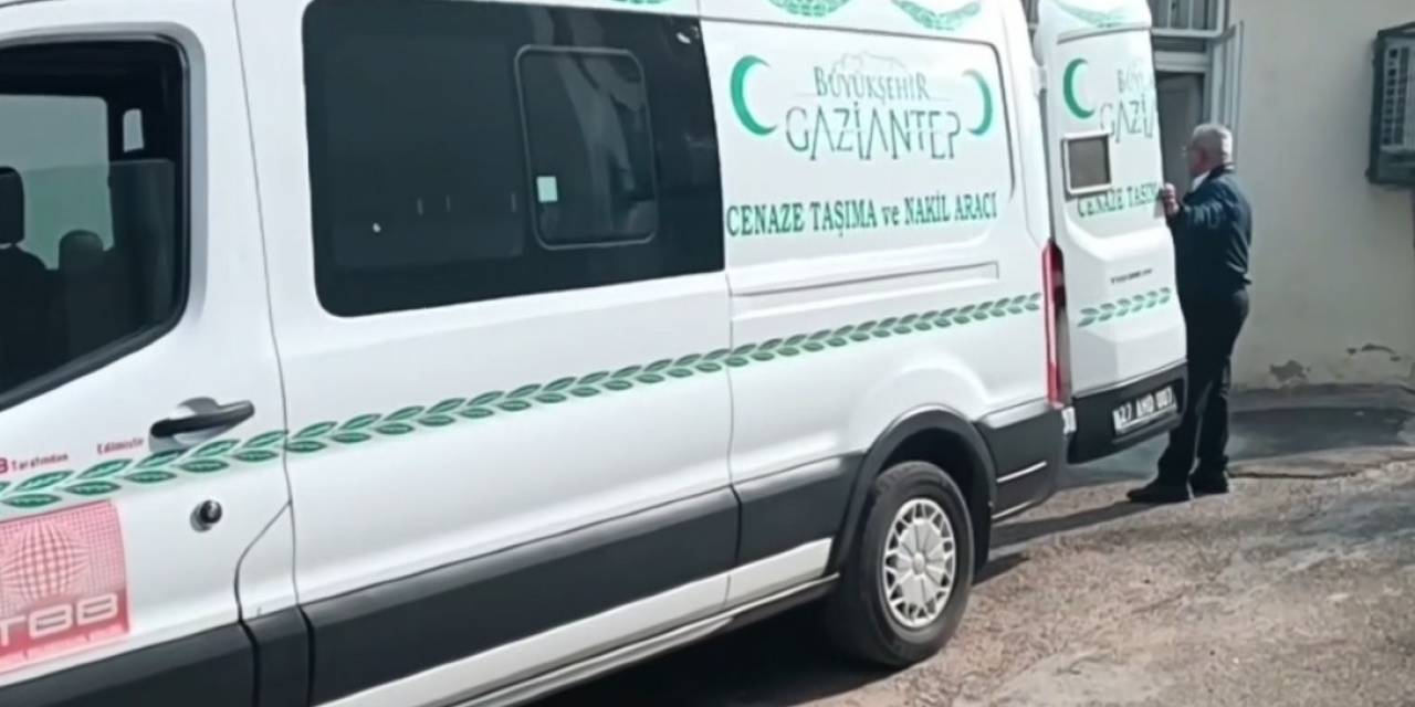 Çöp Kamyonunun Altında Kalan Kadın Hayatını Kaybetti