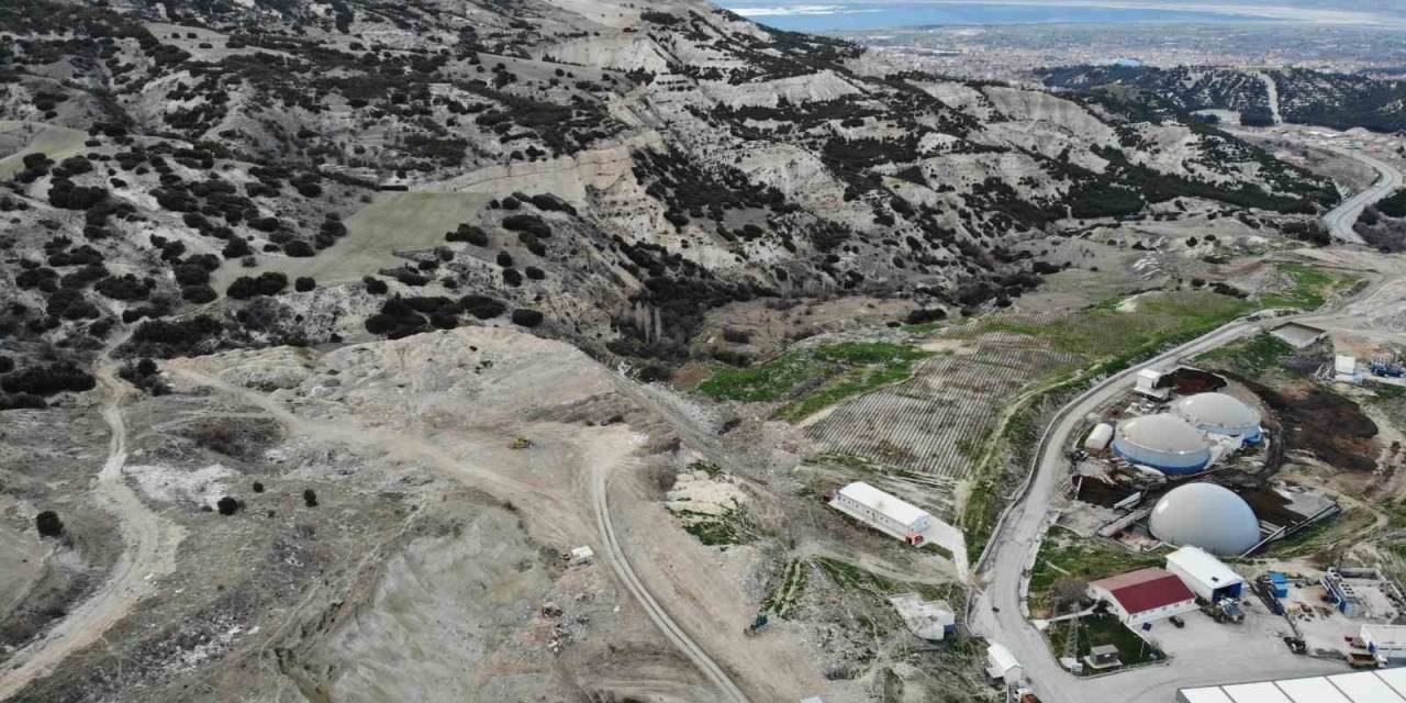 Burdur’da Üstü Tam Kapatılamayan Eski Çöplük Çevre Kirliliğine Neden Oluyor