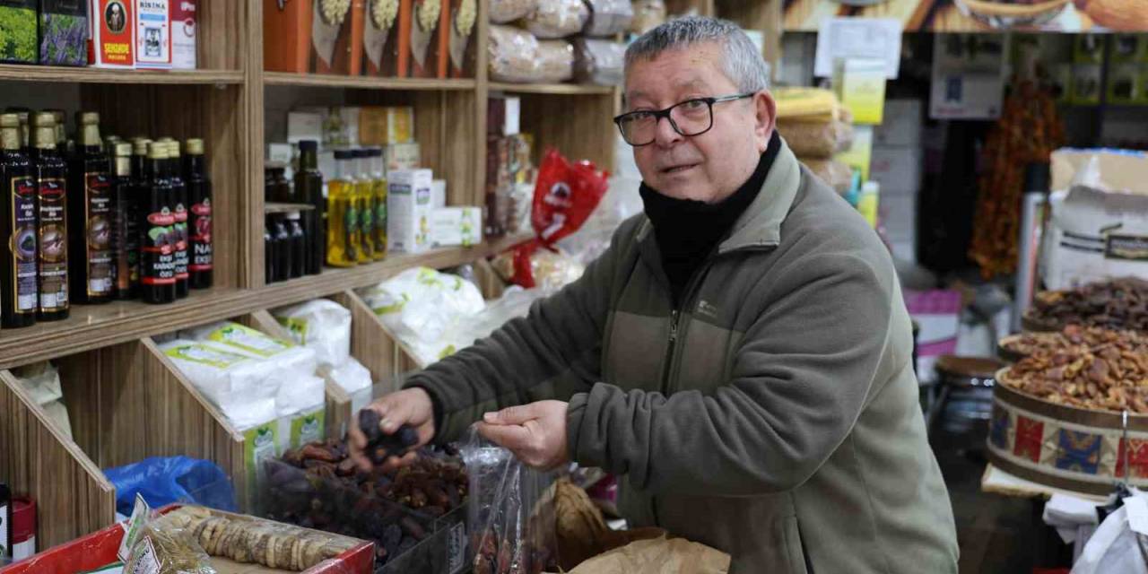 Tarihi Çarşıda Ramazan’da Hurma Satışı Arttı