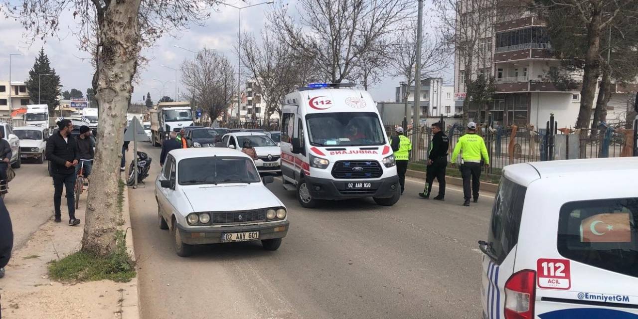 Motosiklet İle Otomobil Çarpıştı: 1 Yaralı