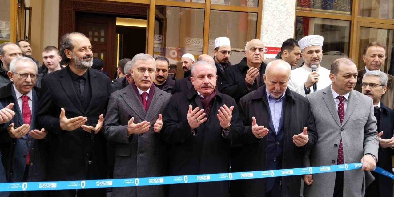 Üsküdar’da Gümüşsu Camii İbadete Açıldı