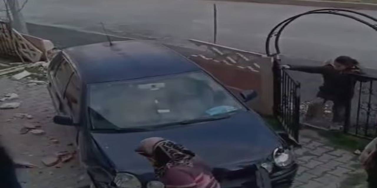 Elazığ’da Otomobil Apartman Bahçesine Daldı