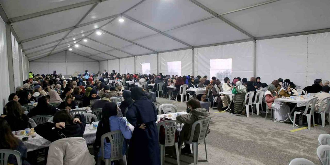 Farklı Diller Ve Kültürler Ramazan’da Aynı Duada Buluşuyor