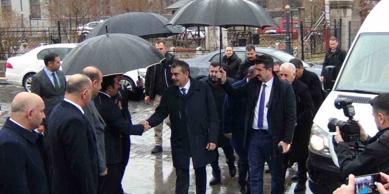 Milli Eğitim Bakanı Tekin Kars’ta
