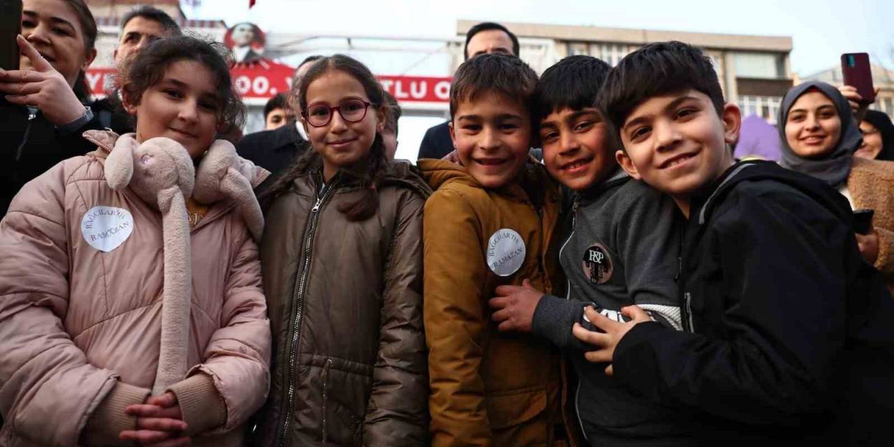 Bağcılar Meydanı’nda Ramazan Ayı Boyunca Sürecek Etkinlikler İçin Plato Kuruldu