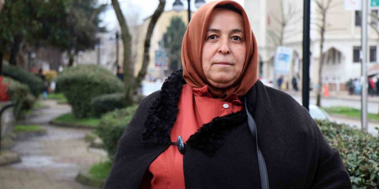 Eşini Yeni Kaybeden Kadın, Kendisini Rahatsız Eden Adamı Evire Çevire Dövdü