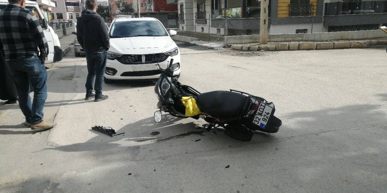Motosiklet İle Otomobil Çarpıştı, Ehliyetsiz Çocuk Sürücü Yaralandı