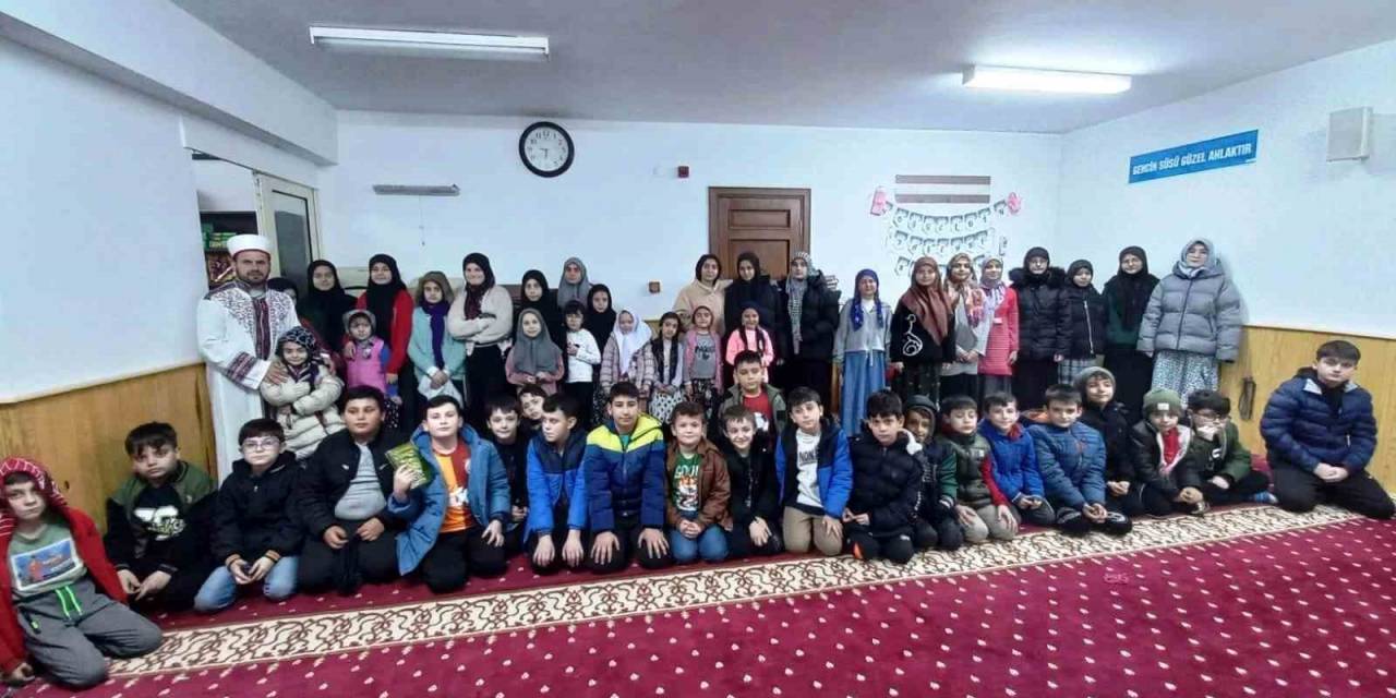 Simav’da Mukabele, Yatsı Ve Teravih Namazına Gelen Çocuklara Cami Market’ten Ücretsiz Alışveriş