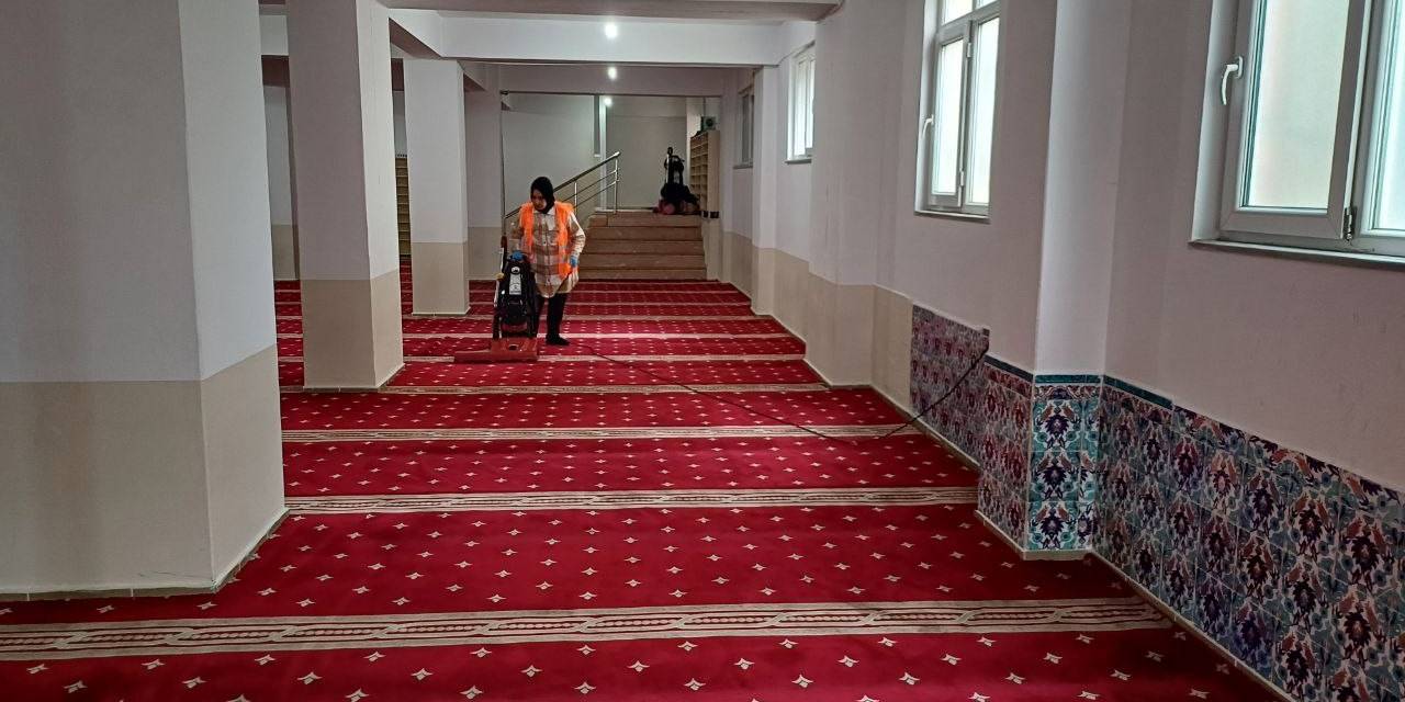 Çayırova’da İbadethaneler Temizleniyor