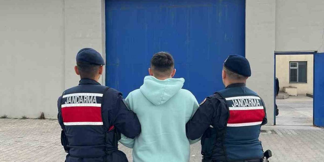Hırsızlık Suçundan Aranan Şahıs Jandarma Tarafından Yakalandı