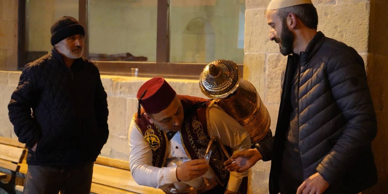 Osmanlı Geleneği Bayburt’ta Yaşatılıyor Buz Gibi Şerbetle Ağızlar Tatlanıyor