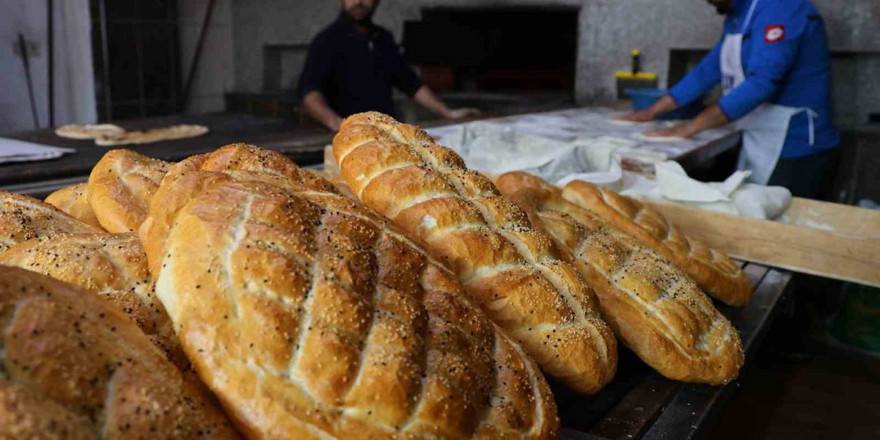 Fırında Çalışan İşçilerin Zorlu Ramazan Mesaisi