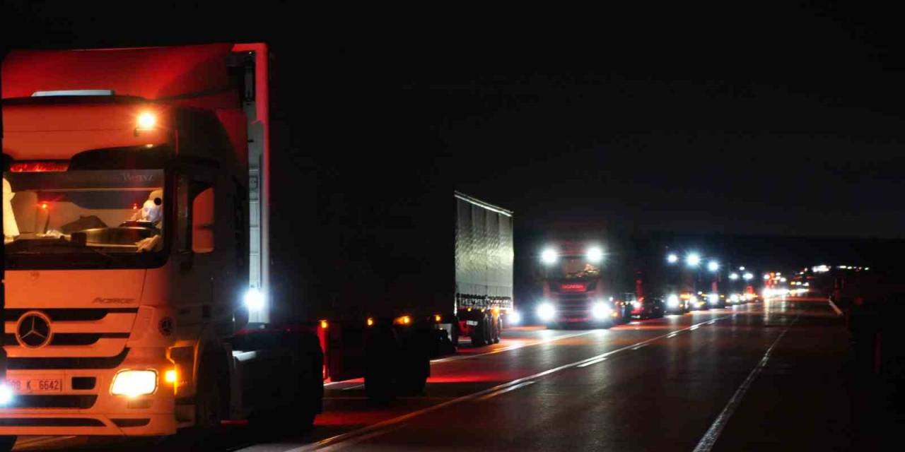 Edirne’de Şoförler 20 Kilometrelik Tır Kuyruğunda Sahur Yaptı