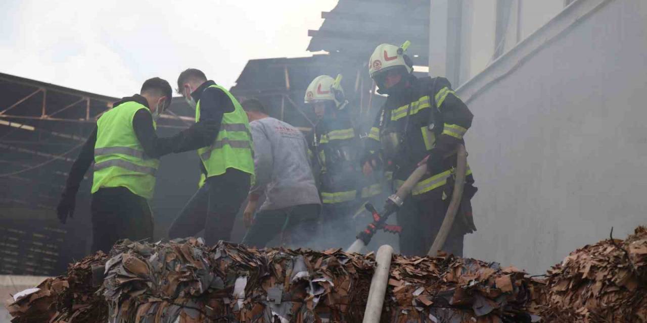 Matbaa Fabrikasında Korkutan Yangın