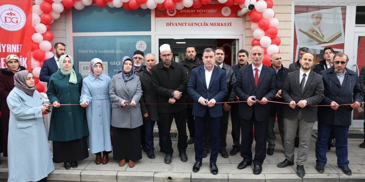 Bayburt İl Müftülüğü Diyanet Gençlik Merkezi Hizmete Açıldı