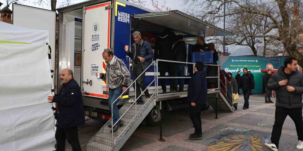 Büyükşehir Belediyesi ‘İftara 5 Kala Yanınızda’