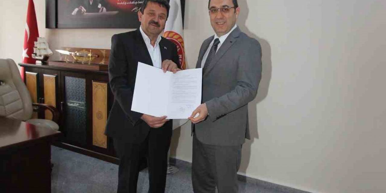 Başkan Muammer Özcura: "Araç Parkımıza 8 Kamyon Daha Katıyoruz"