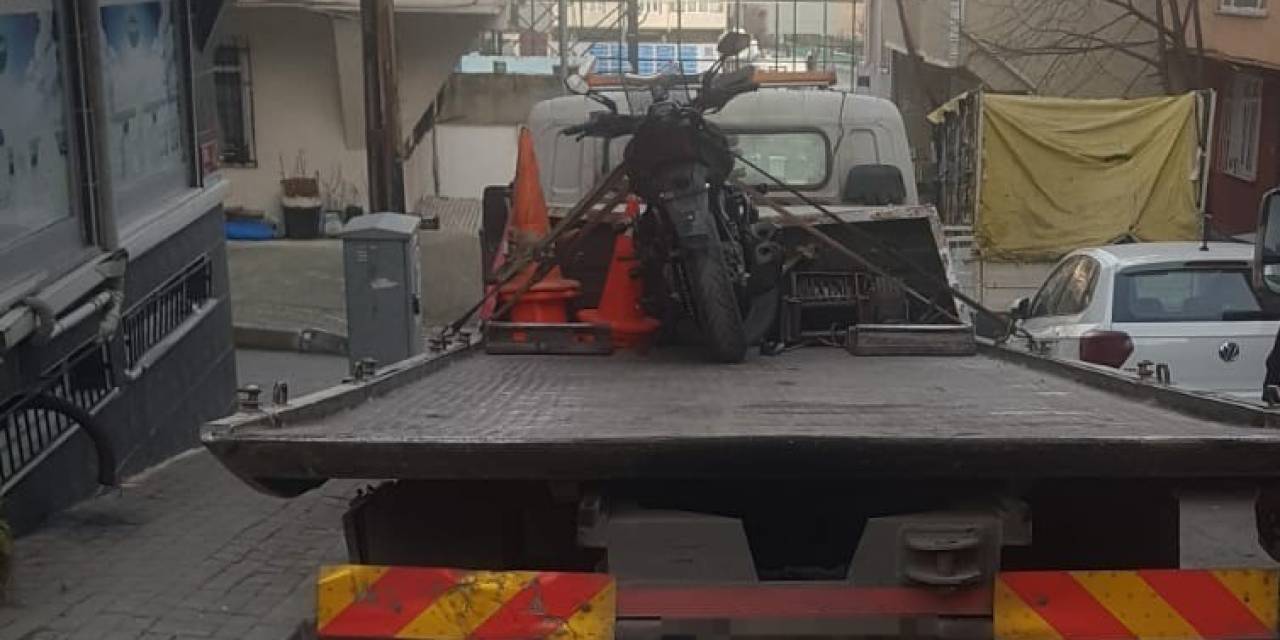Bağcılar’da Çaldıkları Motosikletle Cep Telefonunu Gasp Ettiler
