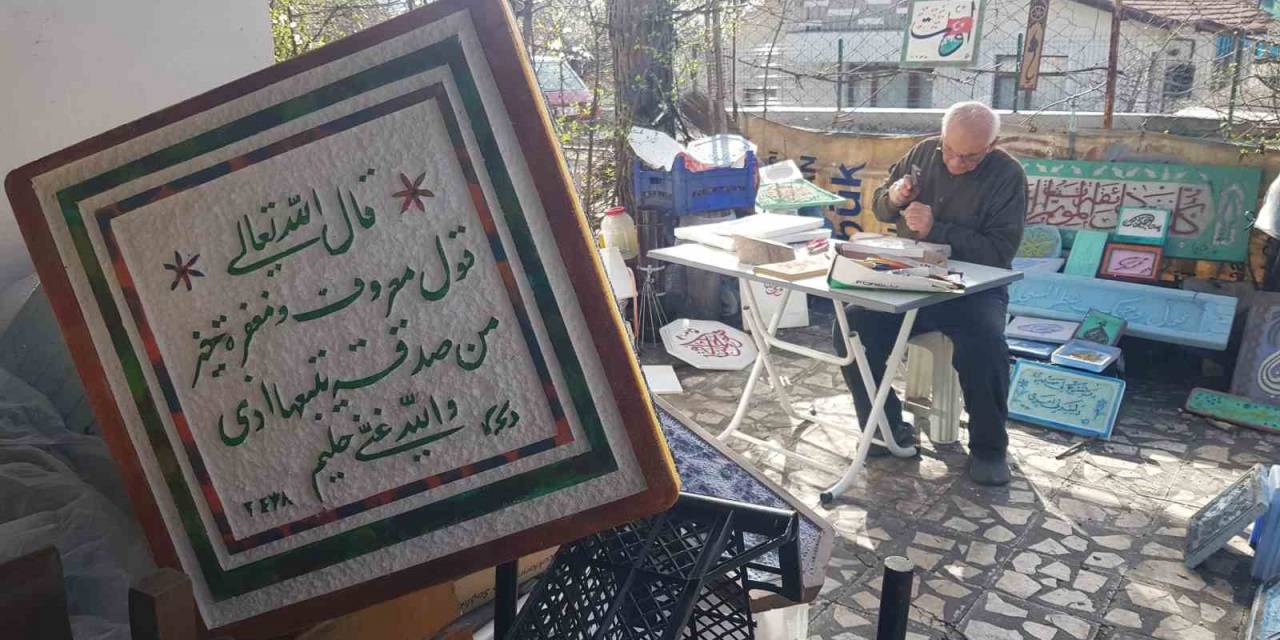 Selatin Camilerinde Gördüğü Hat Yazılarını 51 Yıldır İşliyor