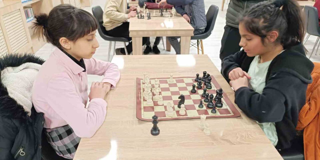 Ağrı’da Pansiyonlu Okullar Satranç Turnuvası Heyecanı