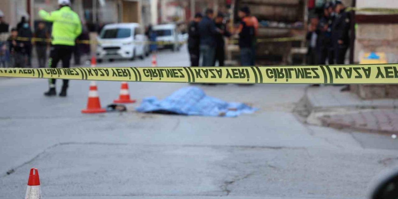 Çöp Kamyonunun Çarptığı Kadın Hayatını Kaybetti