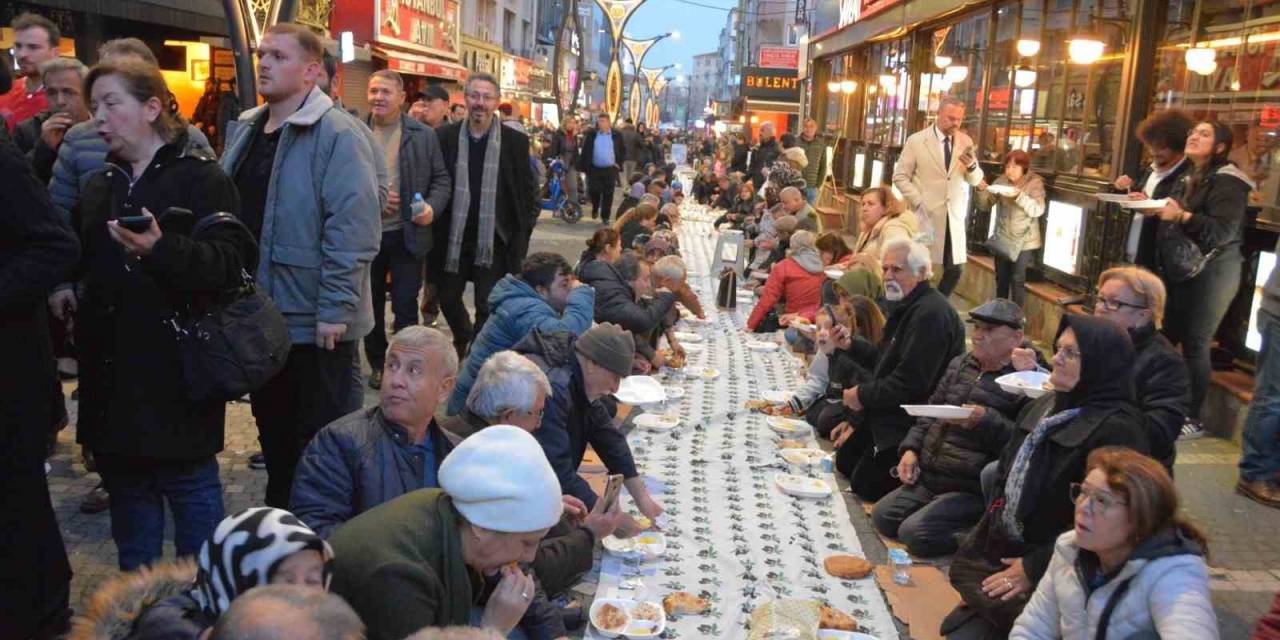 İftarlarını Yeryüzü Sofrasında Açtılar