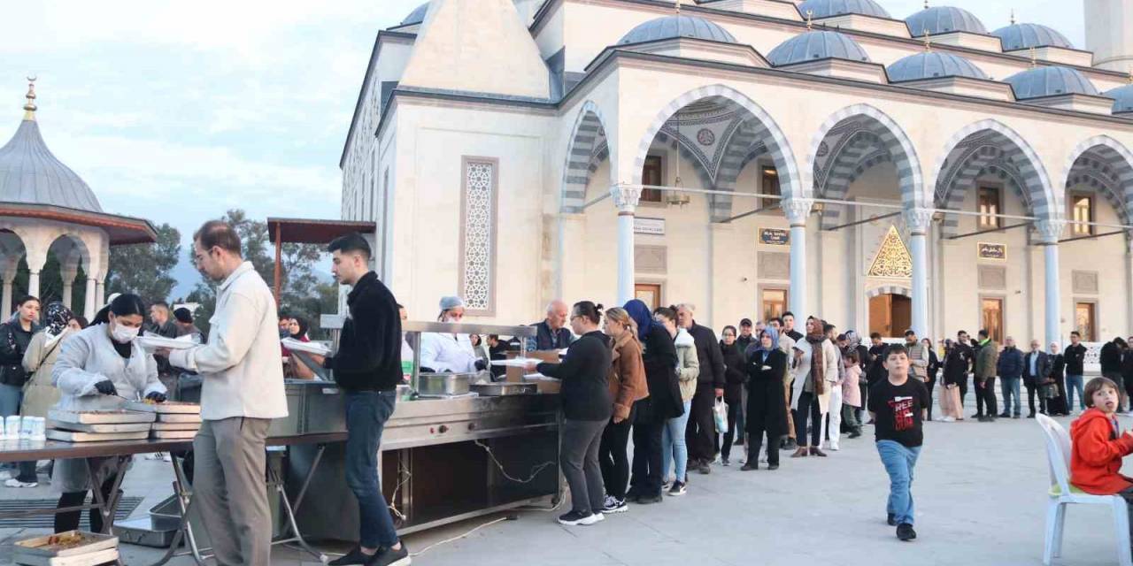 Müsiad, İftar Sofrasında Şehit Ve Gazi Aileleri İle Yaşlı Ve Gençleri Ağırladı