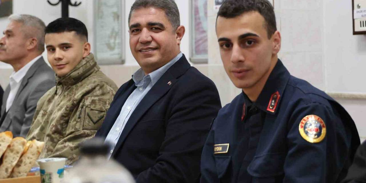 Vali Aslan Mehmetçikle Birlikte İftar Yaptı