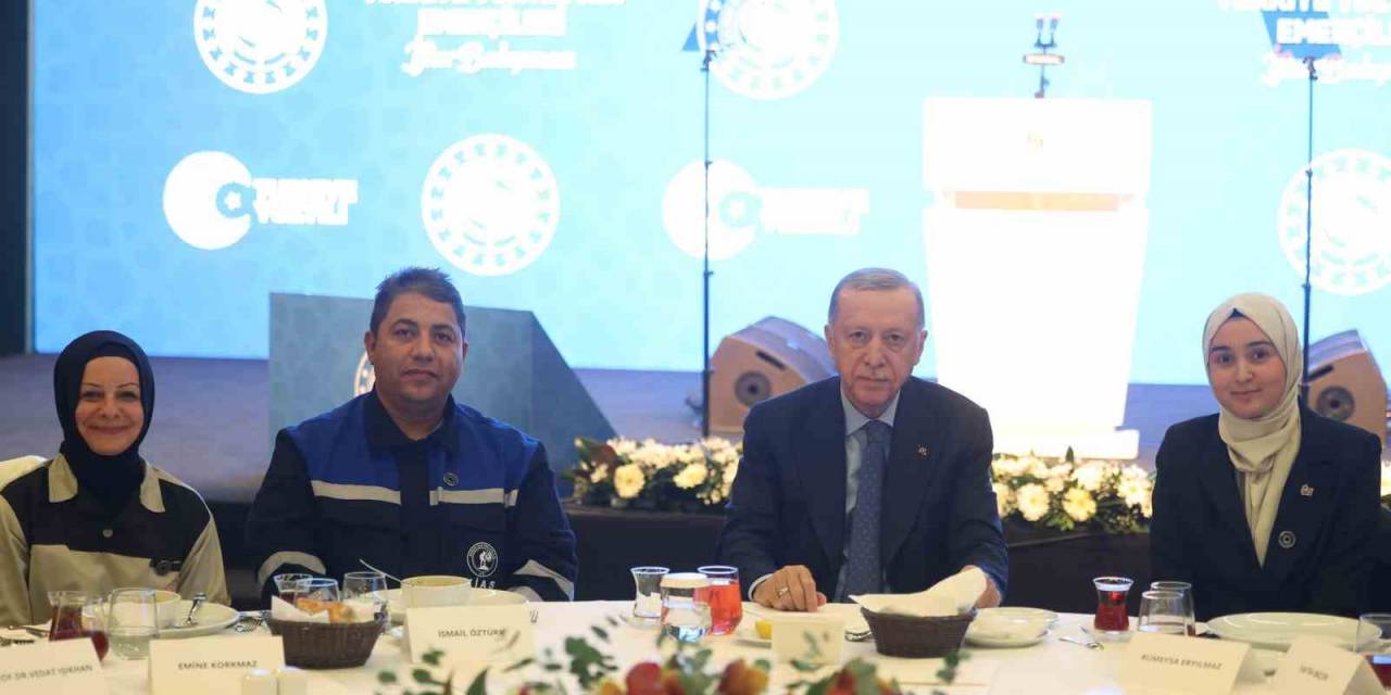 Cumhurbaşkanı Erdoğan: "Ramazan Bayramı İkramiyelerini 2-5 Nisan Tarihleri Arasında Emeklilerimizin Hesaplarına Yatırmış Olacağız"